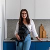 Квартира площадью 39 кв. м для мамы: как оформили кухню-гостиную, спальню и гардероб и создали «бодрый» интерьер