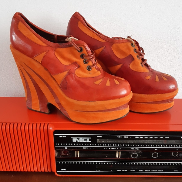 Назад в будущее: жительница Роттердама превратила свою квартиру в рай 1970-х