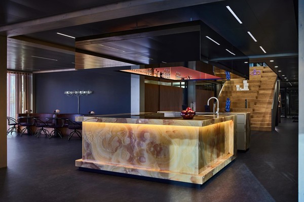 Плавучий офис в Роттердаме