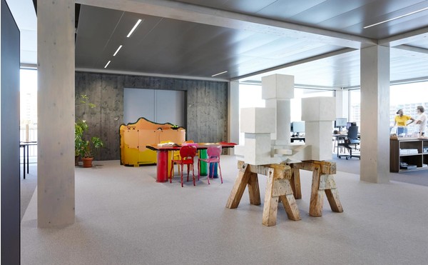 Плавучий офис в Роттердаме