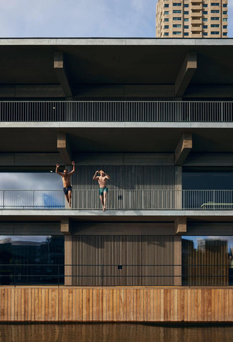 Плавучий офис в Роттердаме