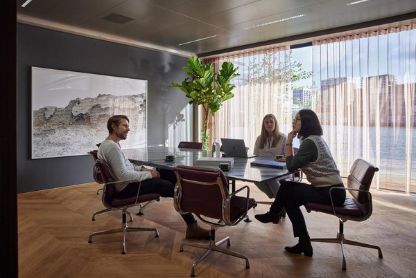 Плавучий офис в Роттердаме