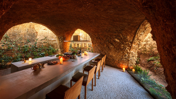 Подземный дом с рестораном для шеф-повара