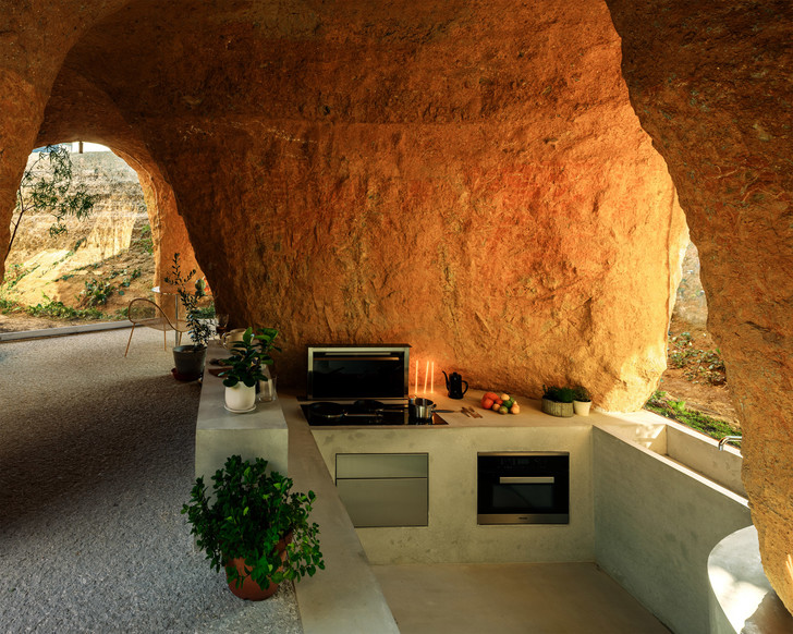 Подземный дом с рестораном для шеф-повара