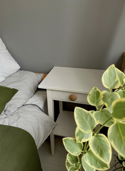 Серая спальня: советы по подбору палитры и 70 фото для вдохновения