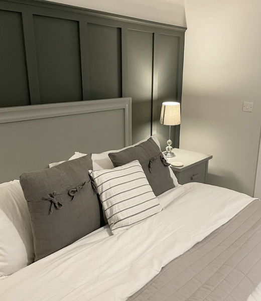 Серая спальня: советы по подбору палитры и 70 фото для вдохновения