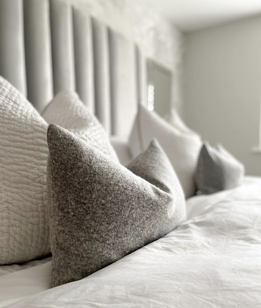 Серая спальня: советы по подбору палитры и 70 фото для вдохновения