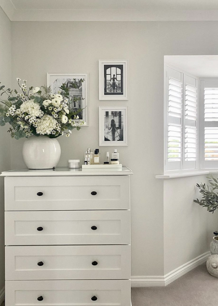 Серая спальня: советы по подбору палитры и 70 фото для вдохновения