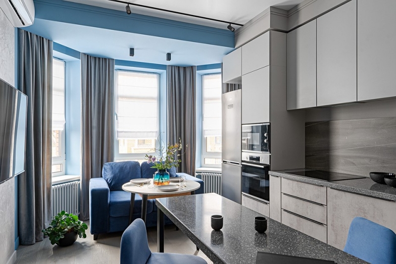 Серый и розовый: современная квартира в красивых оттенках для женщины и взрослого сына