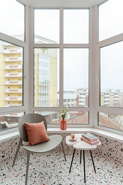 Серый и розовый: современная квартира в красивых оттенках для женщины и взрослого сына