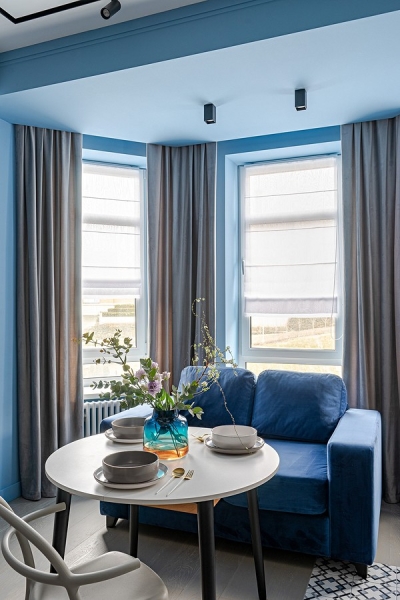 Серый и розовый: современная квартира в красивых оттенках для женщины и взрослого сына