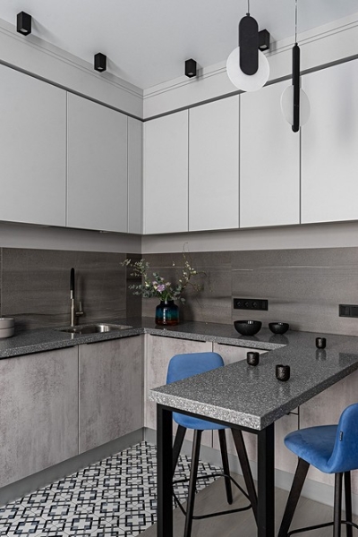 Серый и розовый: современная квартира в красивых оттенках для женщины и взрослого сына