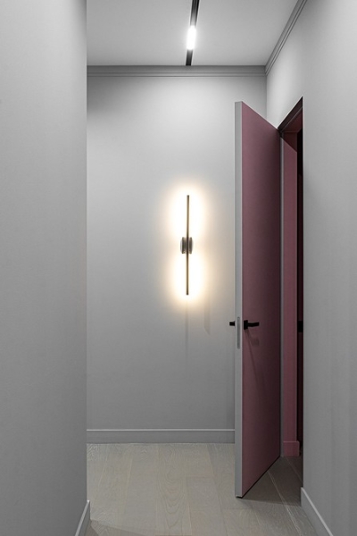 Серый и розовый: современная квартира в красивых оттенках для женщины и взрослого сына