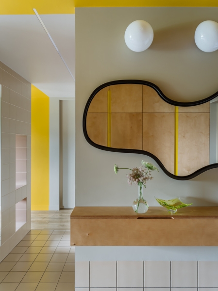 Солнечная квартира 69 м² в Петербурге