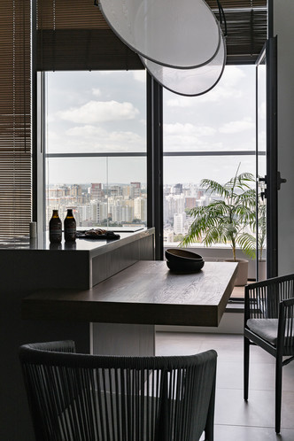 Современная квартира с панорамными окнами и террасой в Екатеринбурге