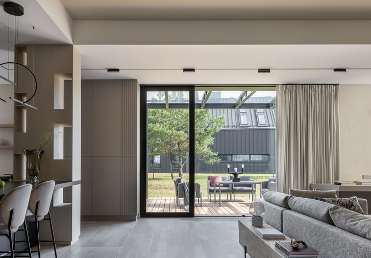 Уютный дом для семьи с четырьмя детьми и рыжей кошкой в Минске