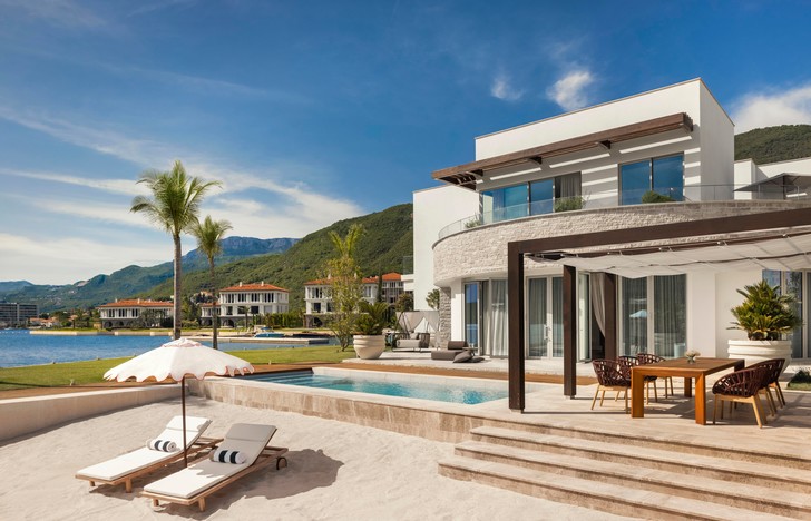 Виллы на берегу моря в Черногории