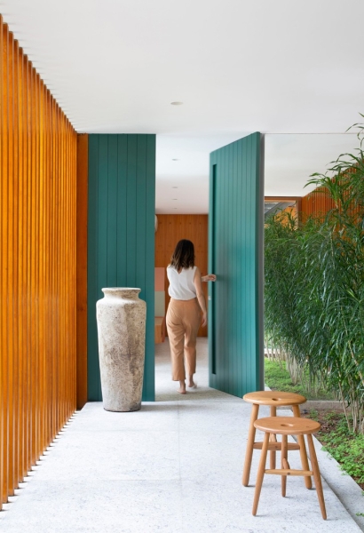 Дом в Рио-де-Жанейро с горкой на лестнице