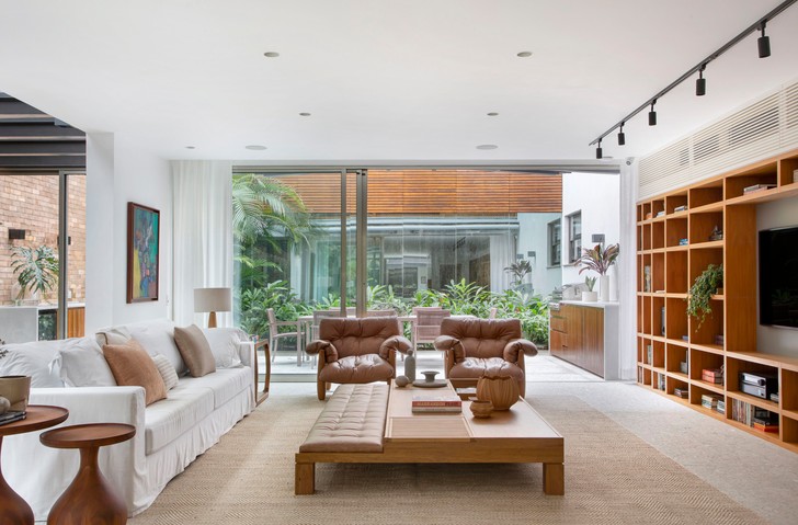 Дом в Рио-де-Жанейро с горкой на лестнице