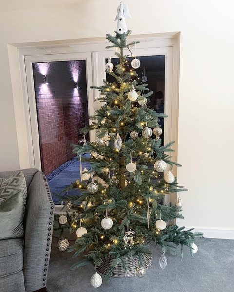 Как выбрать искусственную елку: 5 важных параметров