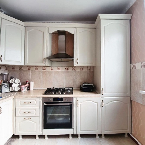 Красим фасад кухни в белый цвет своими руками: выбор краски, инструкция и примеры