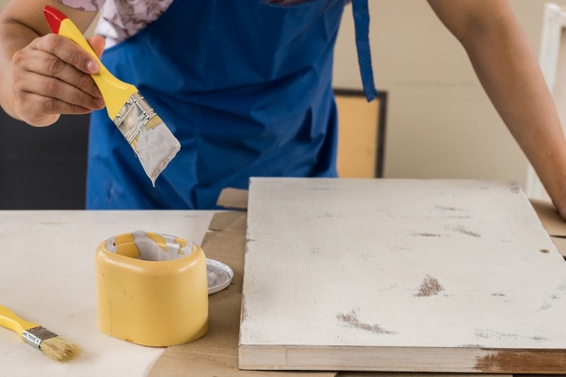 Красим фасад кухни в белый цвет своими руками: выбор краски, инструкция и примеры