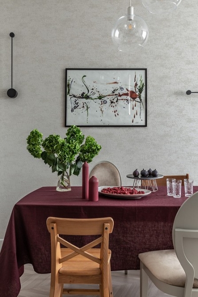 Квартира для семьи архитектора: как удалось оформить пространство сложной планировки