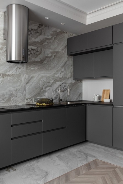 Квартира для семьи архитектора: как удалось оформить пространство сложной планировки