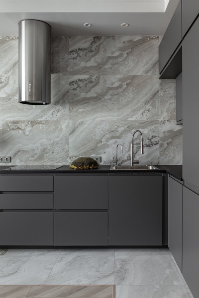 Квартира для семьи архитектора: как удалось оформить пространство сложной планировки