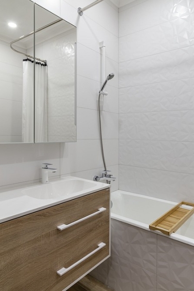 Квартира для семьи архитектора: как удалось оформить пространство сложной планировки