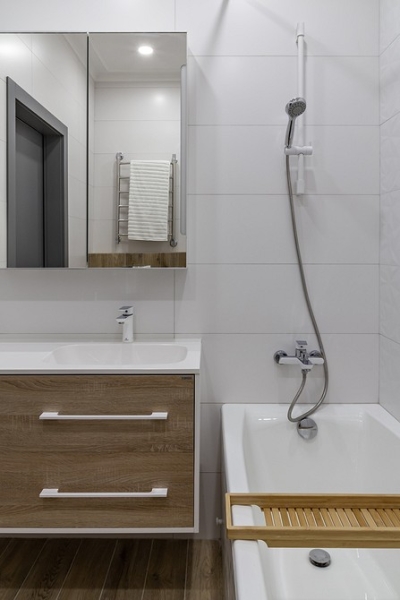 Квартира для семьи архитектора: как удалось оформить пространство сложной планировки