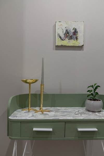 Квартира для семьи архитектора: как удалось оформить пространство сложной планировки