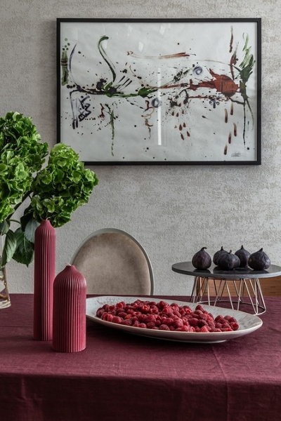 Квартира для семьи архитектора: как удалось оформить пространство сложной планировки