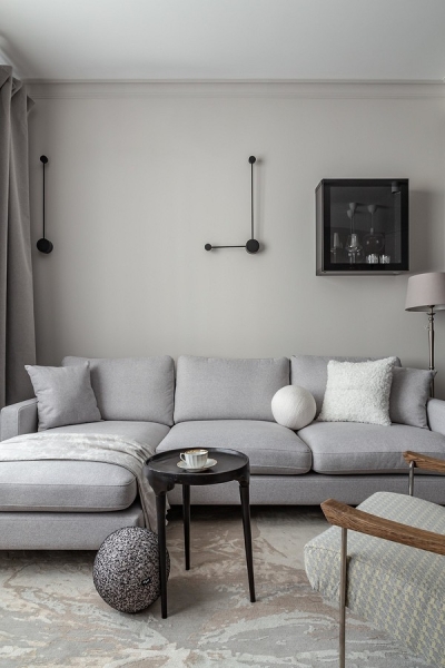 Квартира для семьи архитектора: как удалось оформить пространство сложной планировки