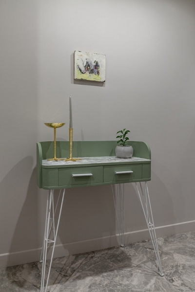 Квартира для семьи архитектора: как удалось оформить пространство сложной планировки