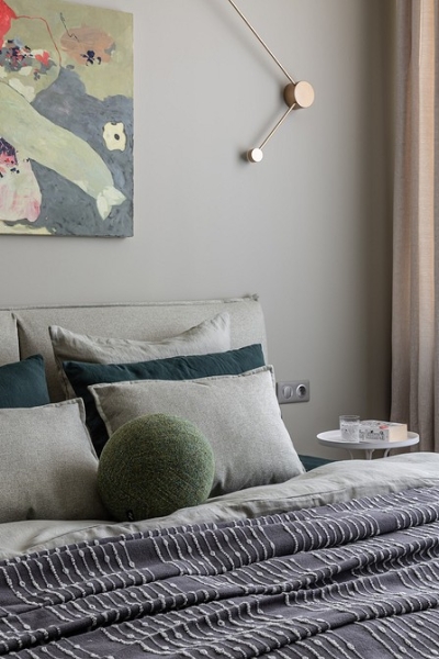 Квартира для семьи архитектора: как удалось оформить пространство сложной планировки