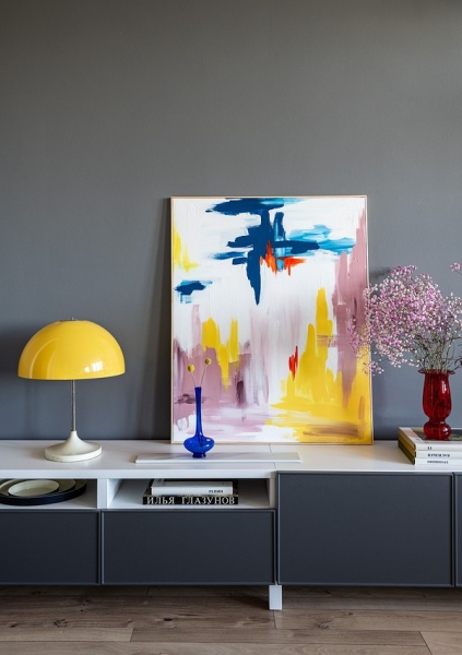 Нейтральная база и эффектный декор: как дизайнер оформила квартиру для семьи в Москве