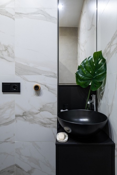 Нейтральная база и эффектный декор: как дизайнер оформила квартиру для семьи в Москве