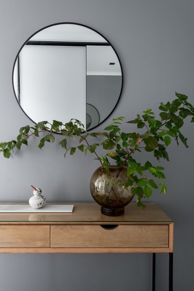 Нейтральная база и эффектный декор: как дизайнер оформила квартиру для семьи в Москве