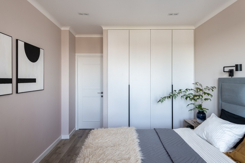 Нейтральная база и эффектный декор: как дизайнер оформила квартиру для семьи в Москве