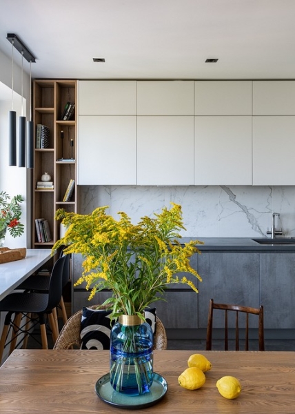 Нейтральная база и эффектный декор: как дизайнер оформила квартиру для семьи в Москве