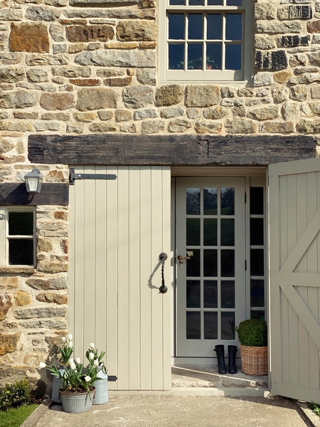 Семья отремонтировала дом, которому 500 лет, — вот что у них получилось