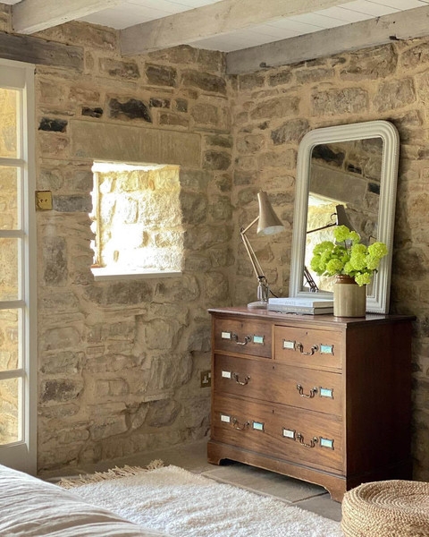 Семья отремонтировала дом, которому 500 лет, — вот что у них получилось