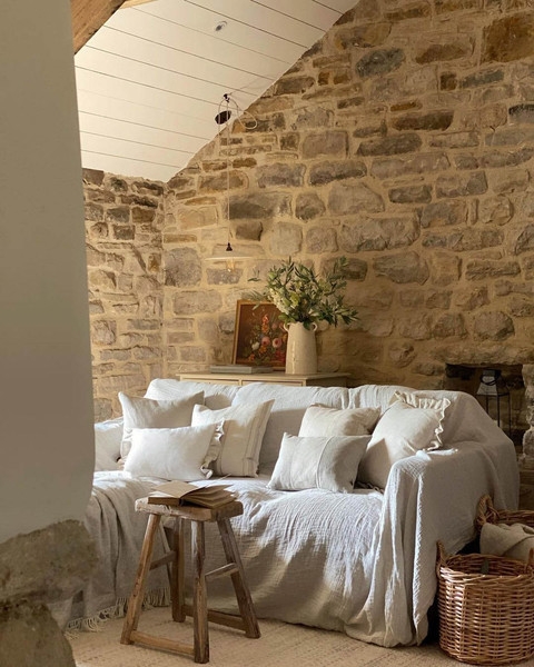 Семья отремонтировала дом, которому 500 лет, — вот что у них получилось