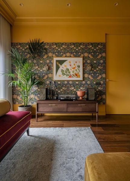 Светлая квартира 80 м² с яркими акцентами в Москве