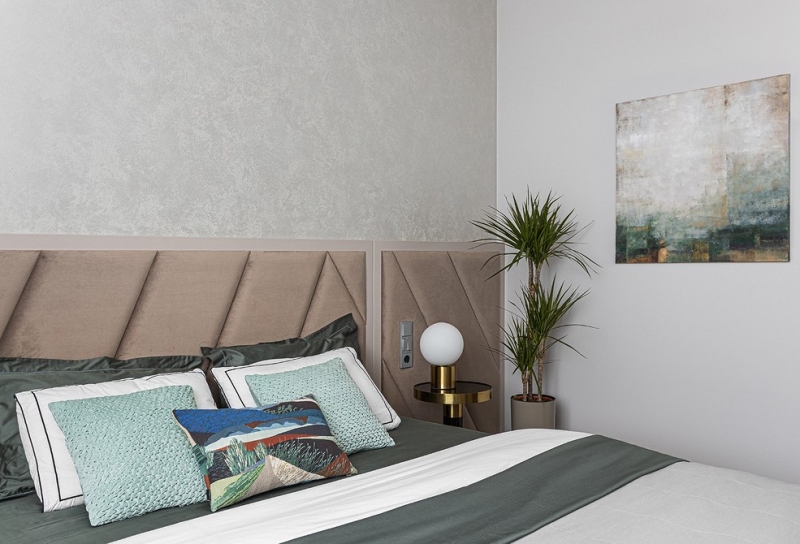 Уютно и функционально: двухкомнатная квартира 62 кв. м для девушки