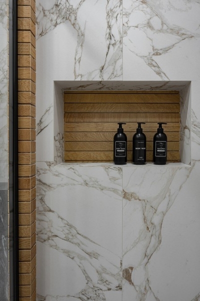 В стиле модерн: как дизайнер оформила студию 56 кв. м, которая выглядит просторно