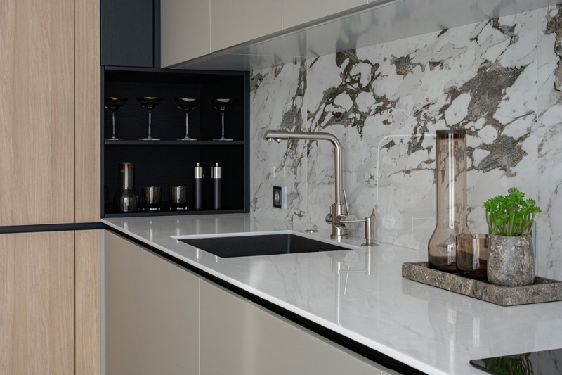 В стиле модерн: как дизайнер оформила студию 56 кв. м, которая выглядит просторно