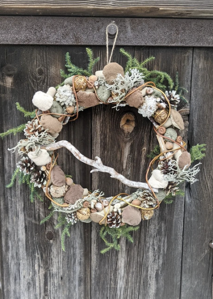 7 невероятных идей для украшения дачи к Новому году