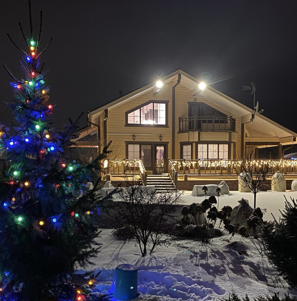 7 невероятных идей для украшения дачи к Новому году